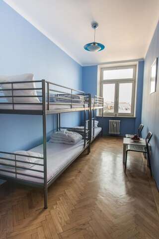 Хостелы Bubble Hostel Краков Спальное место на двухъярусной кровати в общем четырехместном номере № 7-7