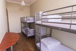 Хостелы Bubble Hostel Краков Кровать в общем номере для женщин с 4 кроватями-7